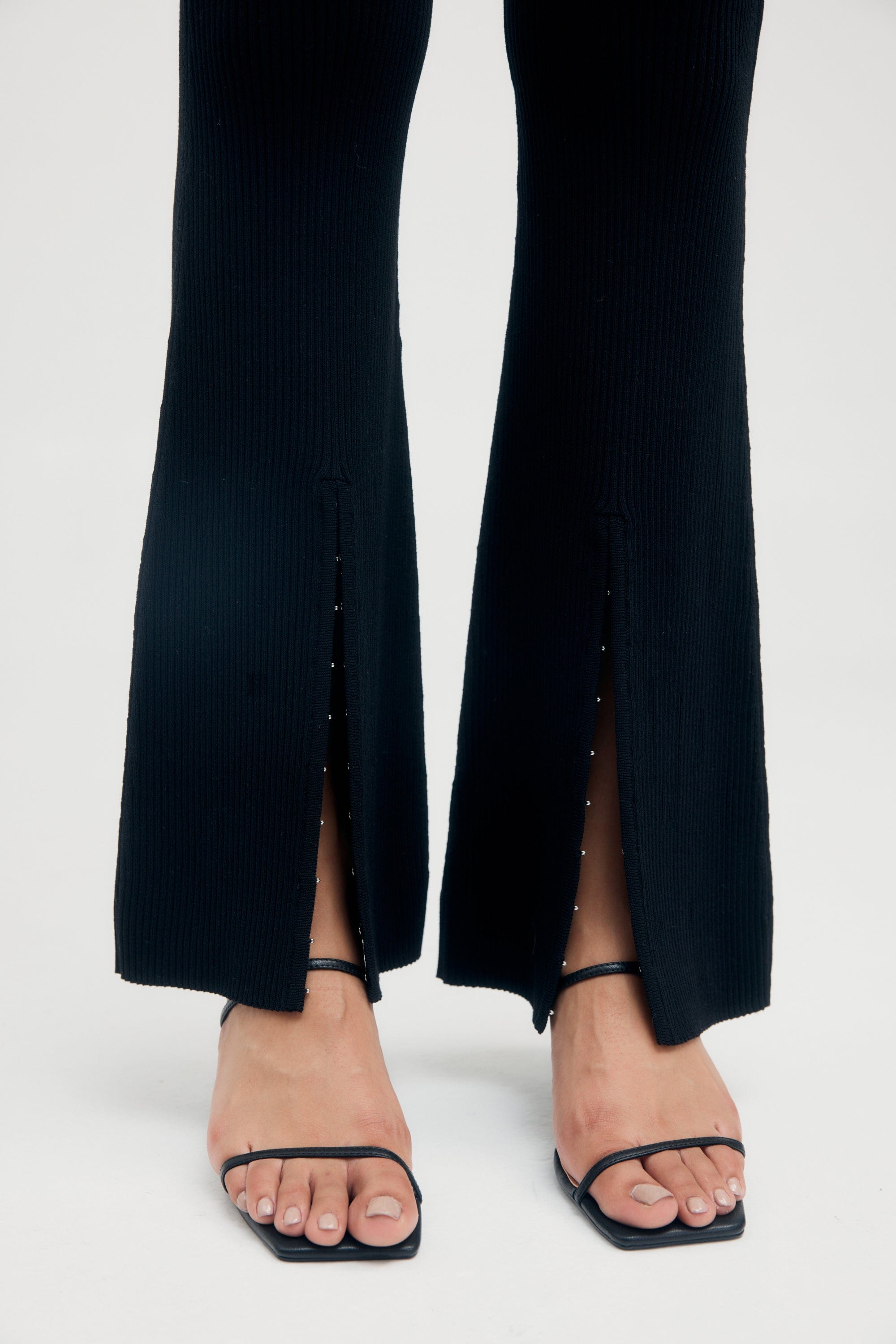 HOOKED IN KNIT FLARE PANT, ONYX, Third Form